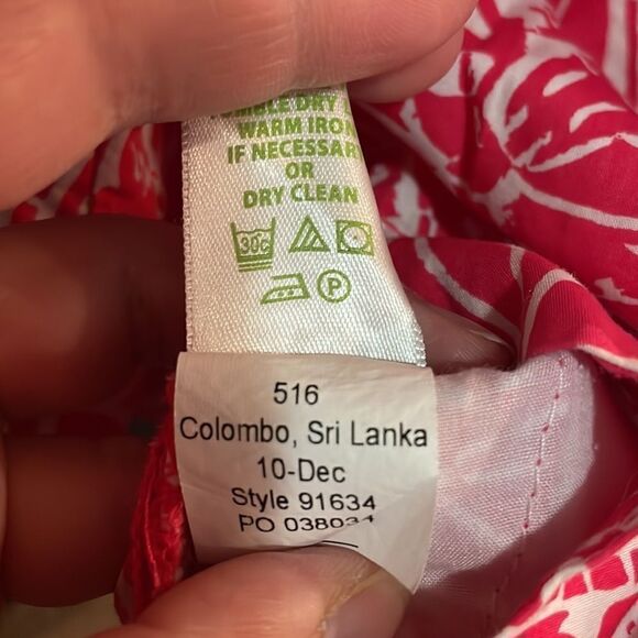 Lilly Pulitzer Punch Pink Giraffe Print Callahan Shorts - Picture 8 of 8